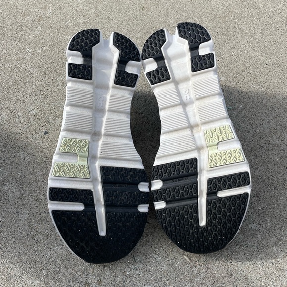 On Running Athletic Shoes - Gray and White-Cloudrunner 2 - Picture 5 of 5